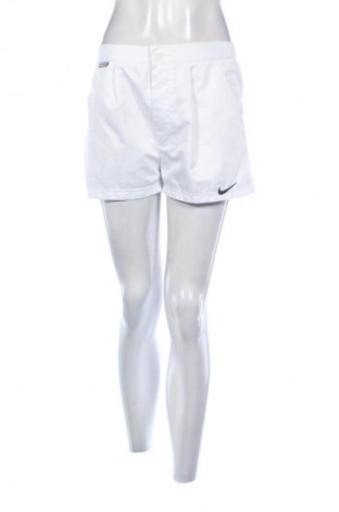 Női rövidnadrág Nike, Méret S, Szín Fehér, Ár 7 025 Ft