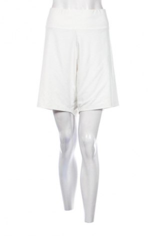Γυναικείο κοντό παντελόνι SHEIN, Μέγεθος 5XL, Χρώμα Λευκό, Τιμή 9,78 €