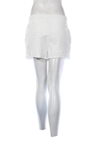Γυναικείο κοντό παντελόνι SHEIN, Μέγεθος M, Χρώμα Λευκό, Τιμή 7,37 €