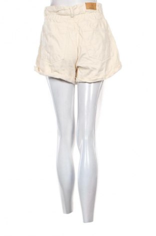 Дамски къс панталон Stradivarius, Размер M, Цвят Екрю, Цена 9,70 €