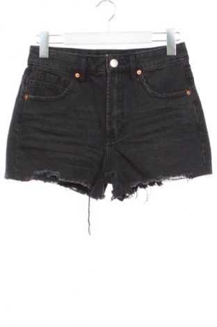 Γυναικείο κοντό παντελόνι Stradivarius, Μέγεθος XS, Χρώμα Μαύρο, Τιμή 10,00 €