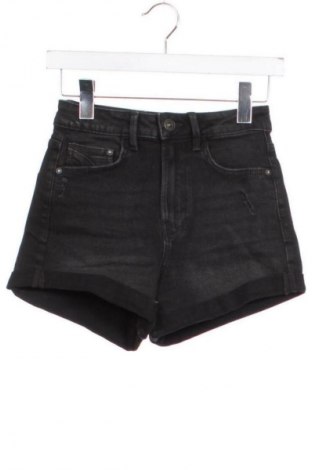 Γυναικείο κοντό παντελόνι Stradivarius, Μέγεθος XXS, Χρώμα Μαύρο, Τιμή 10,00 €