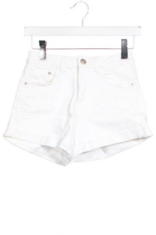 Γυναικείο κοντό παντελόνι Stradivarius, Μέγεθος XS, Χρώμα Λευκό, Τιμή 10,00 €