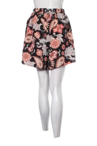 Дамски къс панталон Unbranded, Размер M, Цвят Многоцветен, Цена 10,00 €
