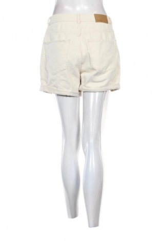 Дамски къс панталон Vero Moda, Размер M, Цвят Бял, Цена 10,00 €