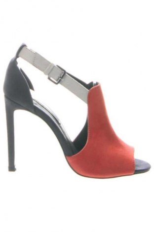 Obuwie damskie Zara, Rozmiar 35, Kolor Kolorowy, Cena 123,34 zł