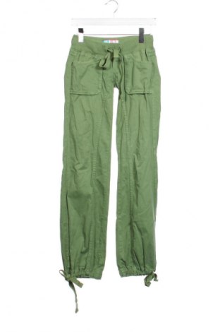 Дамски панталон Bershka, Размер XS, Цвят Зелен, Цена 15,00 €