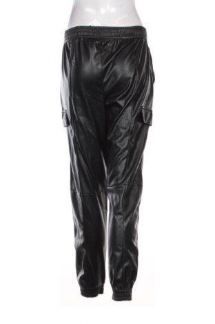 Дамски панталон Bershka, Размер S, Цвят Черен, Цена 27,68 €