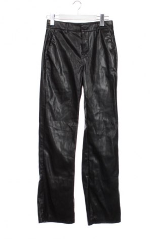 Γυναικείο παντελόνι Bershka, Μέγεθος S, Χρώμα Μαύρο, Τιμή 15,00 €