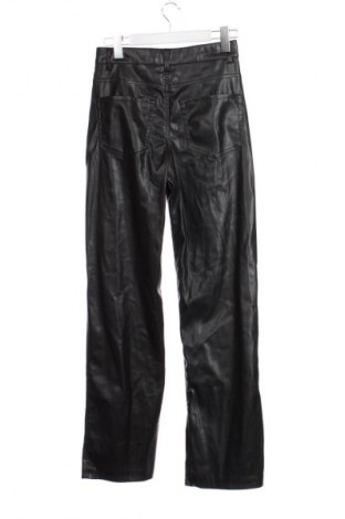 Γυναικείο παντελόνι Bershka, Μέγεθος S, Χρώμα Μαύρο, Τιμή 15,00 €