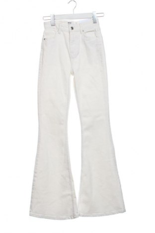 Damenhose Bershka, Größe XXS, Farbe Weiß, Preis € 30,99