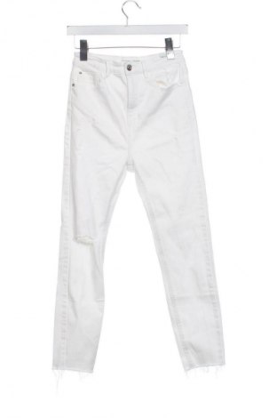 Дамски панталон Stradivarius, Размер S, Цвят Бял, Цена 15,00 €