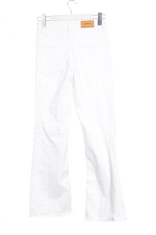 Дамски панталон Stradivarius, Размер XS, Цвят Бял, Цена 15,00 €