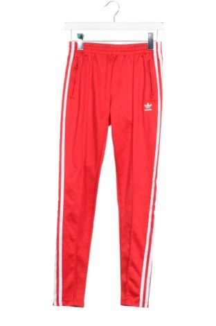 Damskie spodnie sportowe Adidas Originals, Rozmiar XS, Kolor Czerwony, Cena 112,53 zł