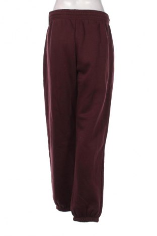 Damskie spodnie sportowe Nike, Rozmiar L, Kolor Czerwony, Cena 250,99 zł