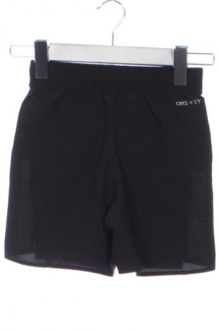 Gyerek rövidnadrág Nike, Méret 4-5y / 110-116 cm, Szín Fekete, Ár 12 829 Ft
