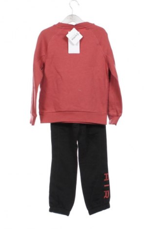 Dětská sportovní souprava Nike, Velikost 4-5y/ 110-116 cm, Barva Vícebarevné, Cena  1 329,00 Kč