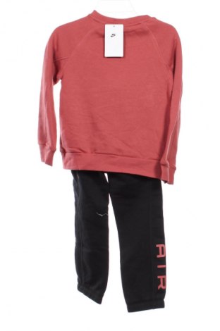 Детски спортен екип Nike, Размер 3-4y/ 104-110 см, Цвят Многоцветен, Цена 56,24 €