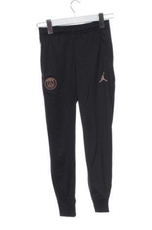 Детско спортно долнище Air Jordan Nike, Размер 8-9y/ 134-140 см, Цвят Черен, Цена 44,99 €