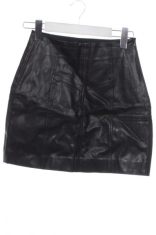 Bőrszoknya Stradivarius, Méret XS, Szín Fekete, Ár 4 132 Ft