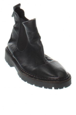 Férfi cipők
 Shoe The Bear, Méret 41, Szín Fekete, Ár 42 975 Ft