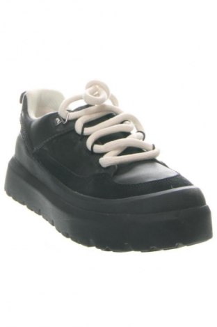 Férfi cipők
 UGG Australia, Méret 44, Szín Fekete, Ár 59 839 Ft