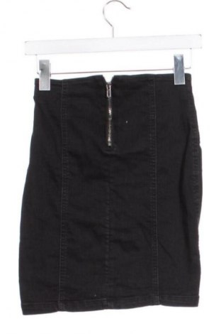 Пола Amisu, Размер XS, Цвят Черен, Цена 9,70 €