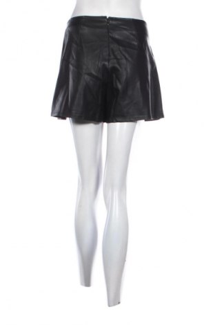 Пола Bershka, Размер M, Цвят Черен, Цена 10,00 €