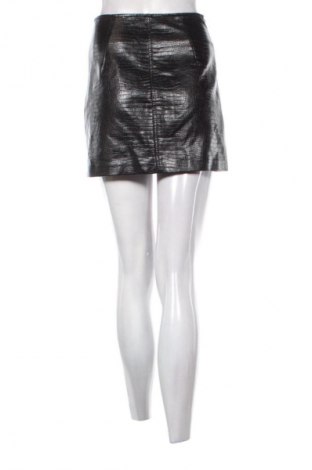 Пола Bershka, Размер S, Цвят Черен, Цена 10,00 €