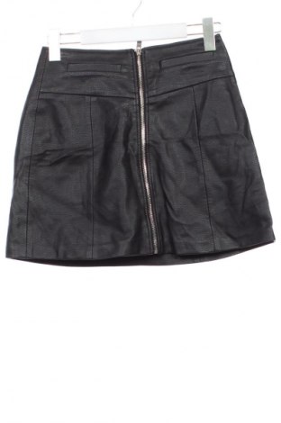 Пола Bershka, Размер XS, Цвят Черен, Цена 5,62 €