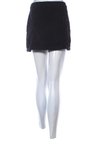 Пола Bershka, Размер S, Цвят Черен, Цена 3,06 €