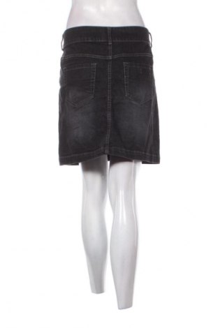 Пола C&A, Размер XL, Цвят Черен, Цена 10,00 €