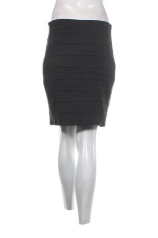 Пола H&M, Размер M, Цвят Черен, Цена 4,60 €