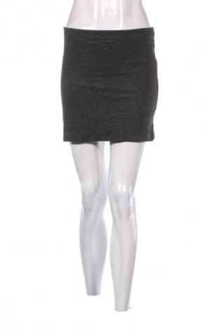 Пола H&M, Размер XL, Цвят Сив, Цена 5,11 €