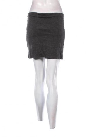 Пола H&M, Размер XL, Цвят Сив, Цена 5,11 €