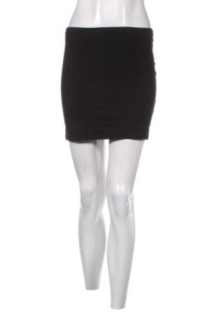 Пола H&M Divided, Размер M, Цвят Черен, Цена 9,78 €