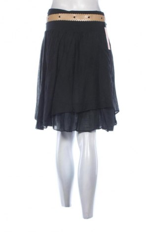 Пола NEW COLLECTION, Размер M, Цвят Черен, Цена 47,57 €