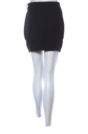 Пола SHEIN, Размер S, Цвят Черен, Цена 10,00 €