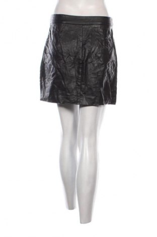 Пола Stradivarius, Размер M, Цвят Черен, Цена 4,60 €