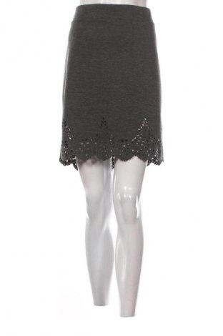 Пола Vero Moda, Размер XL, Цвят Сив, Цена 10,00 €