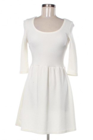Sukienka Bershka, Rozmiar S, Kolor Biały, Cena 107,00 zł