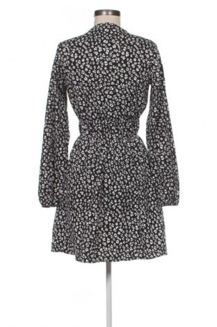 Рокля Bershka, Размер M, Цвят Многоцветен, Цена 6,64 €