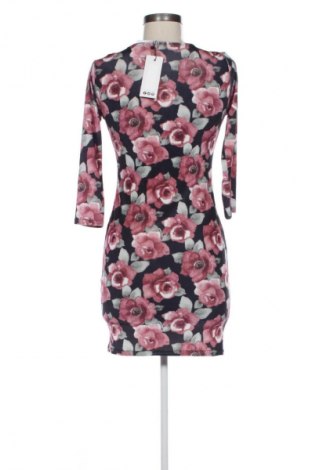 Рокля Boohoo, Размер M, Цвят Многоцветен, Цена 32,00 €