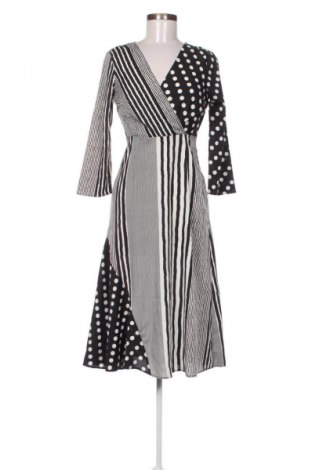 Рокля Boohoo, Размер XS, Цвят Многоцветен, Цена 19,94 €