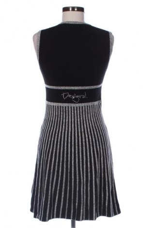 Рокля Desigual, Размер M, Цвят Многоцветен, Цена 42,00 €