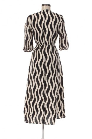 Рокля Friends Like These, Размер M, Цвят Многоцветен, Цена 56,24 €