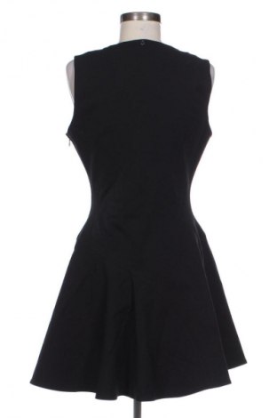 Рокля Guess, Размер M, Цвят Черен, Цена 112,48 €