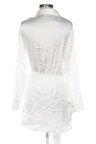 Рокля Pull&Bear, Размер M, Цвят Бял, Цена 6,13 €