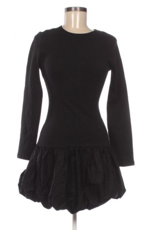 Рокля Stradivarius, Размер M, Цвят Черен, Цена 32,00 €