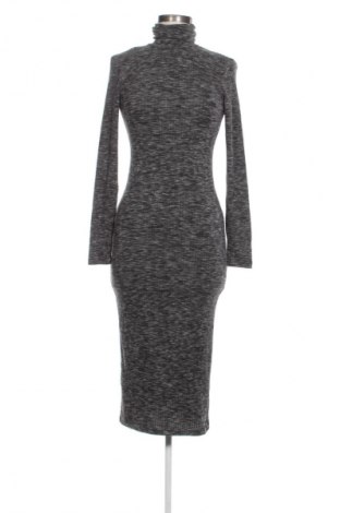 Рокля Stradivarius, Размер S, Цвят Черен, Цена 20,00 €